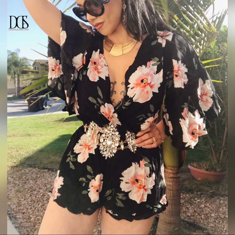 5 ⭐️ Happy Vibe - Black Floral Kimono Romper